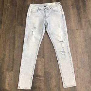 NWT ARIZONA JEAN COMPANY SUPER SKINNY DISTRESSED 5 (JUNIORS)